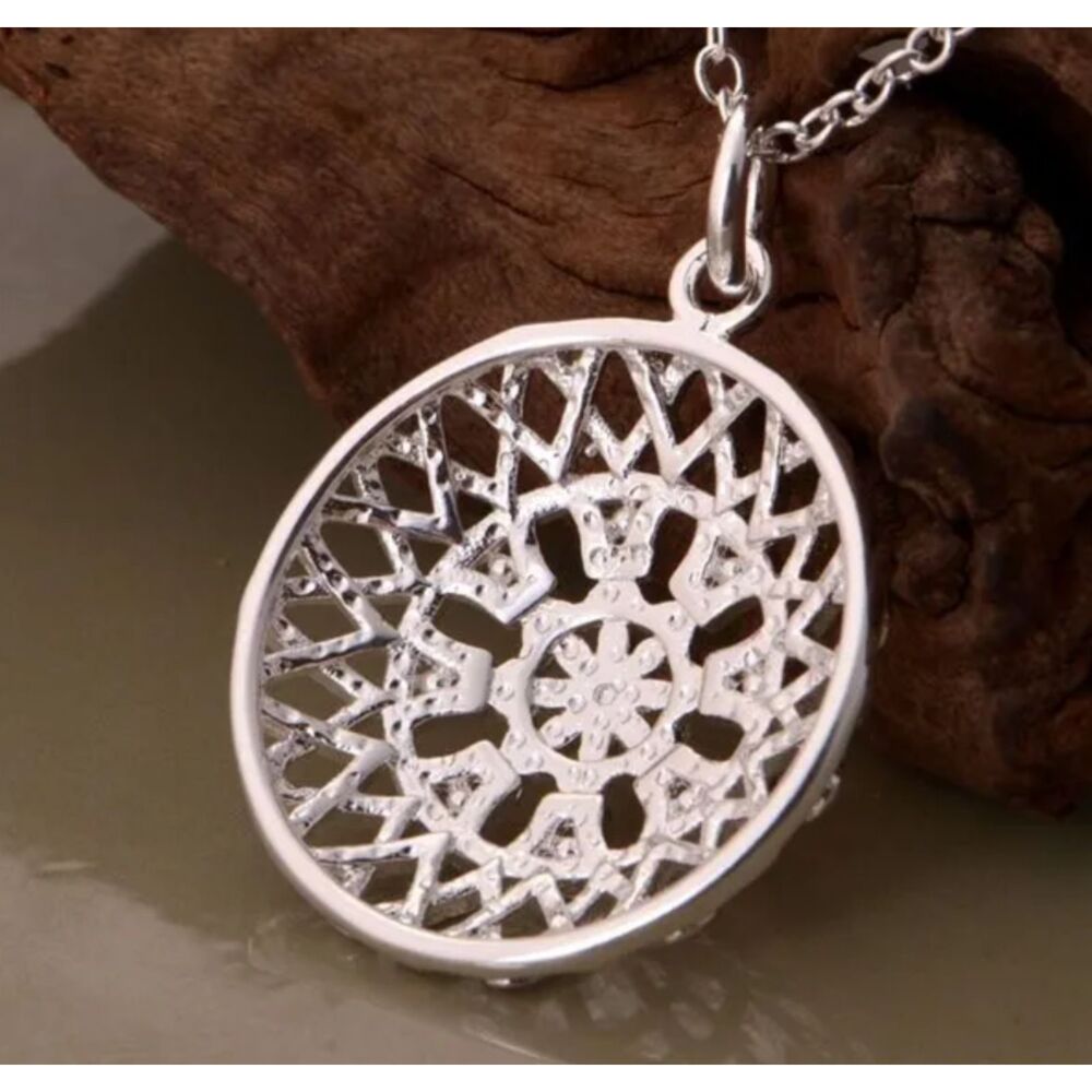 .925 Sterling Silver Shield Round Pendant 16" Fine Chain Necklace - Picture 3 of 4